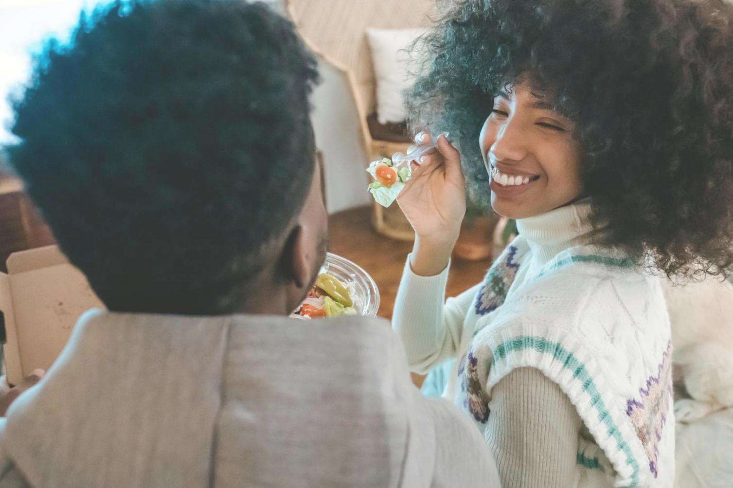 Famille créant ensemble des routines harmonieuses au quotidien
